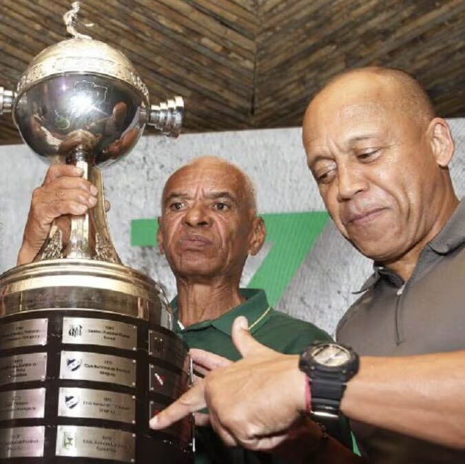 Coach with the Copa Libertadores trophy