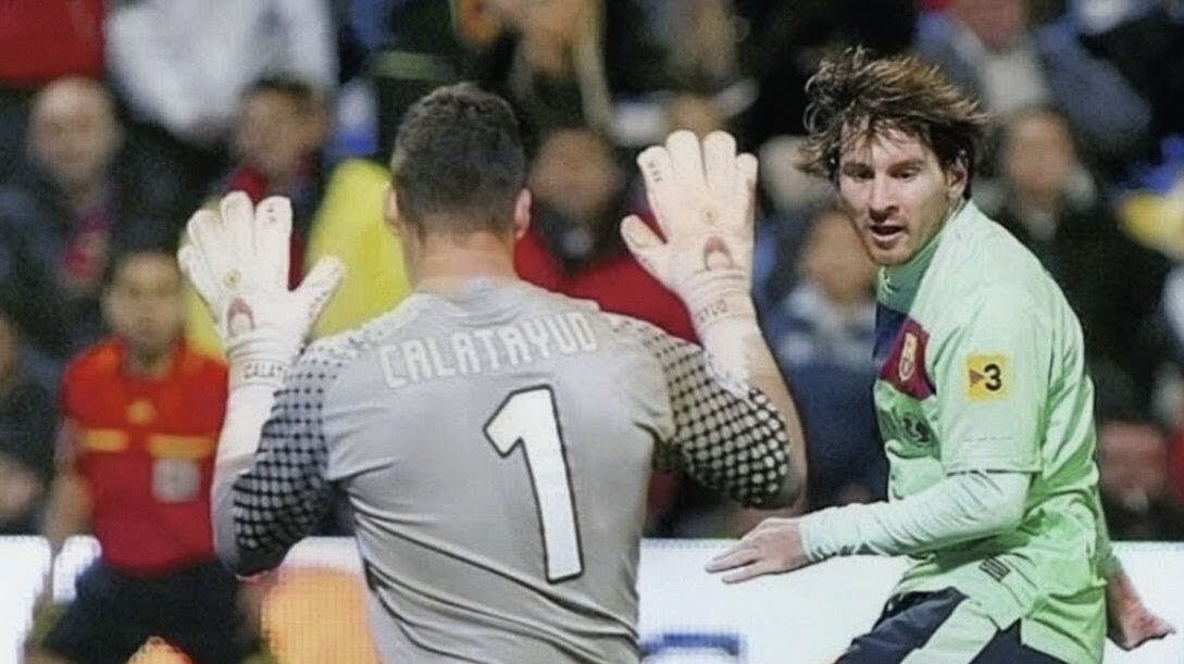 Juan Calatayud in goal, on the field with Lionel Messi